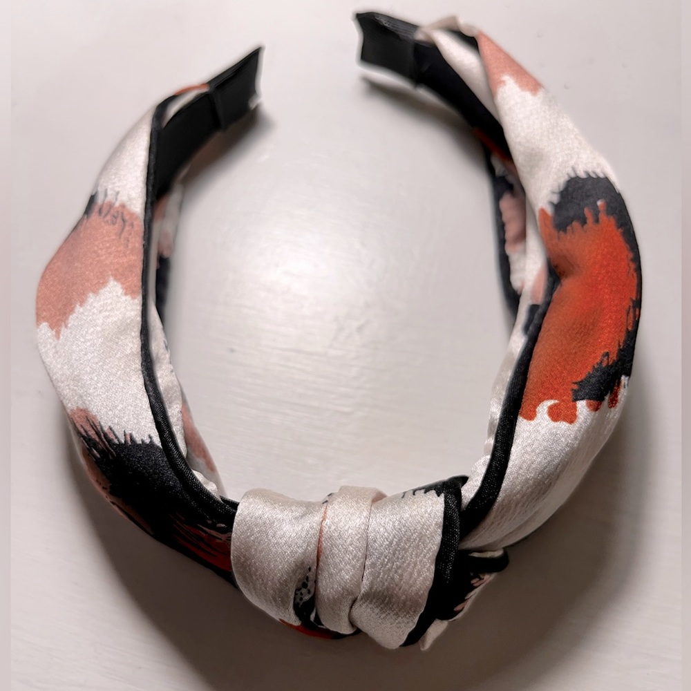 Scünci Trimmed Satin Twist Knot Headband